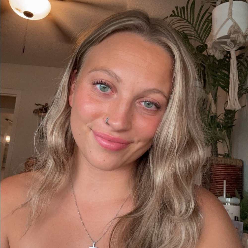 Meet your Posher, Chloe